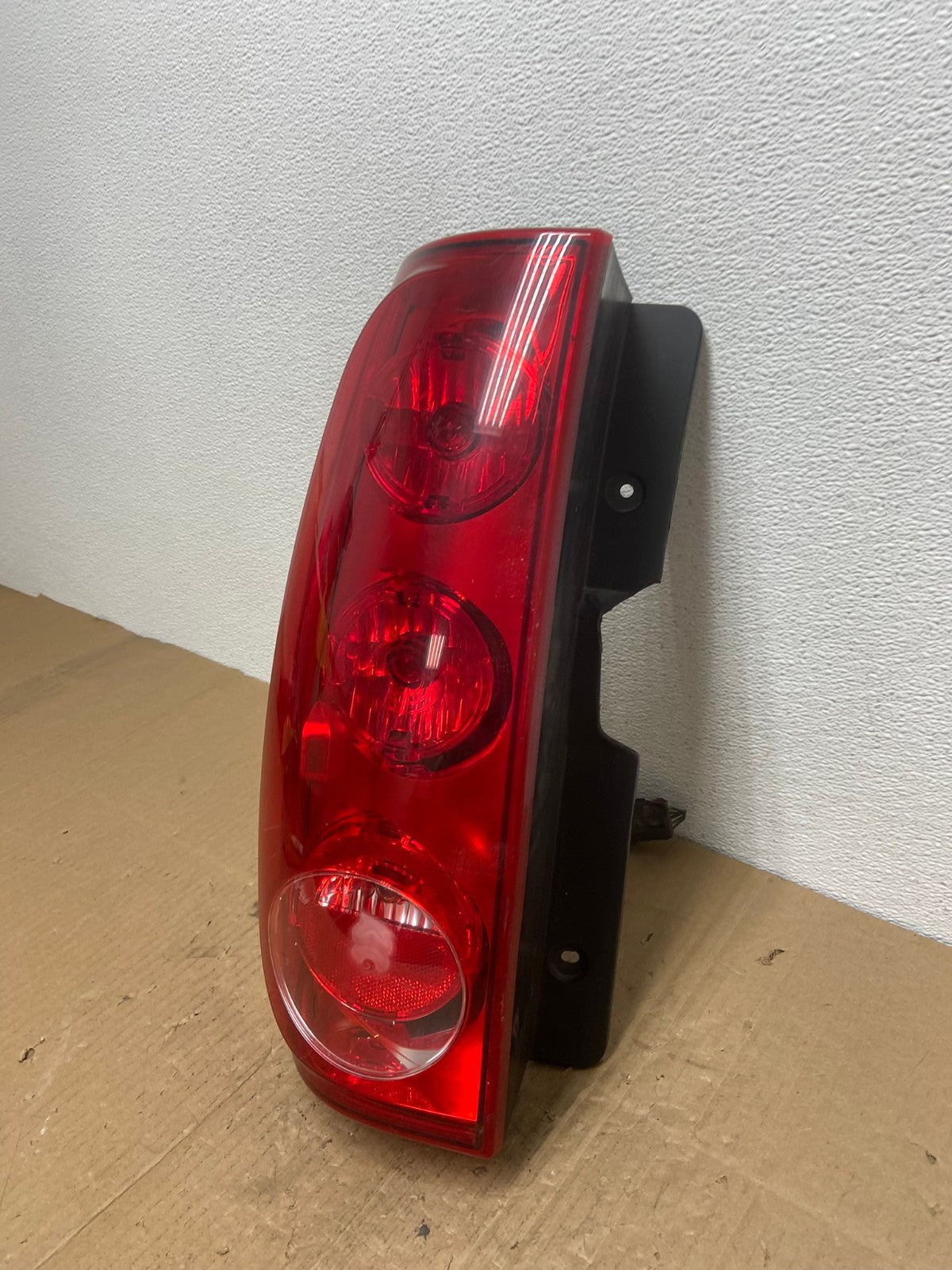 2007 to 2011 GMC Yukon Left Driver LH Side Tail Light AB8296 LK1