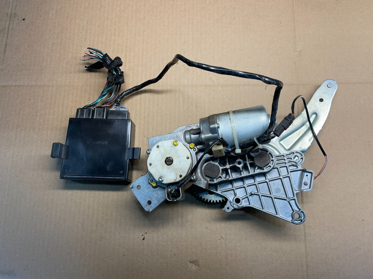 GMC Acadia Yukon Tahoe Rear Trunk Liftgate Power Motor Actuator u2090 DG0