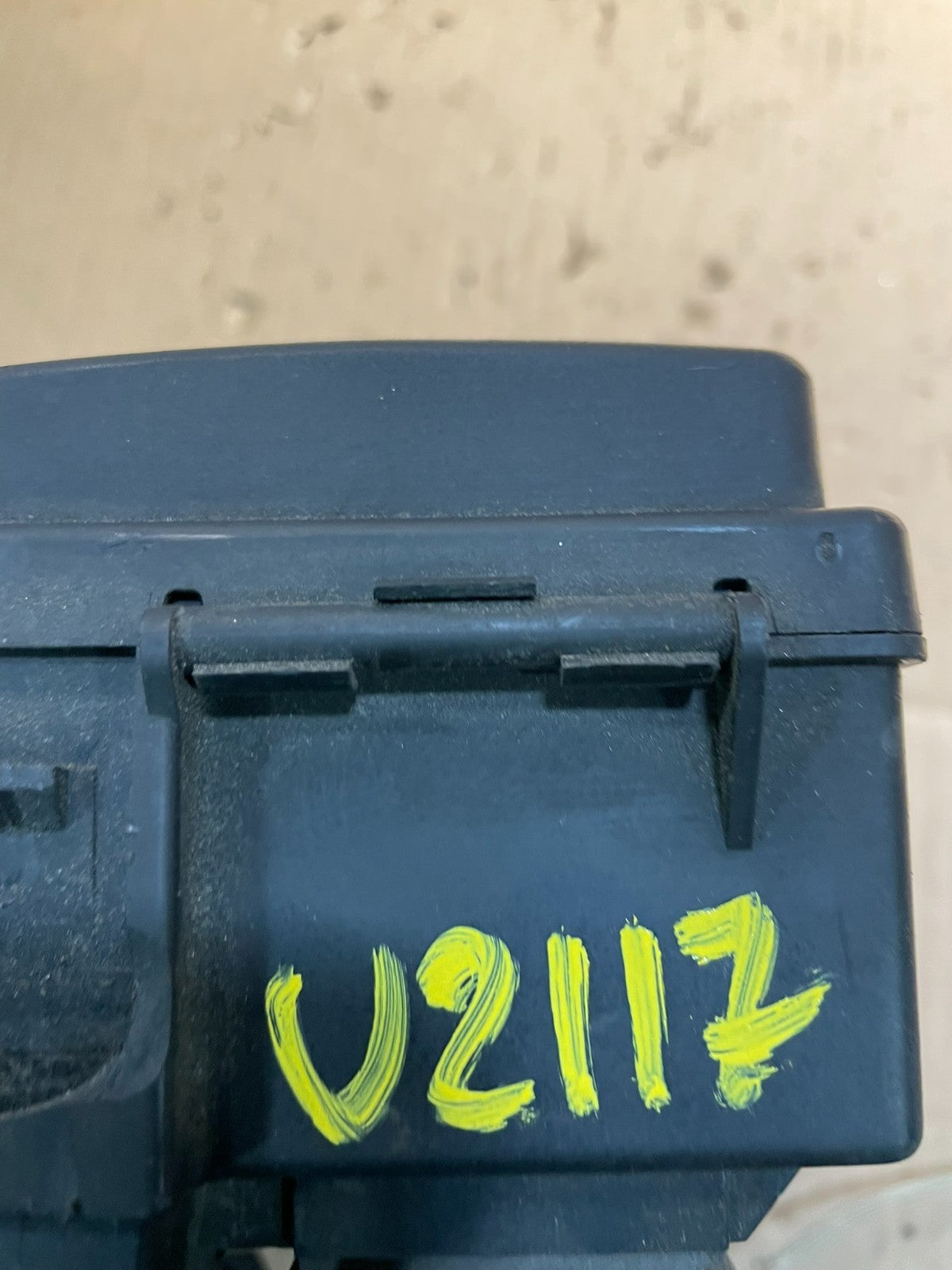 2004 2005 Dodge Durango Fusebox Fuse Box Relay Body BCM Module u2117 DG7