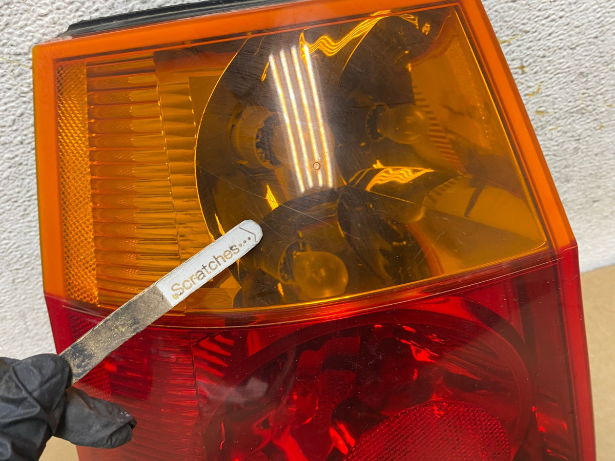 2004 2005 2006 Chrysler Pacifica Left Driver LH Tail Light AH8005 LK3
