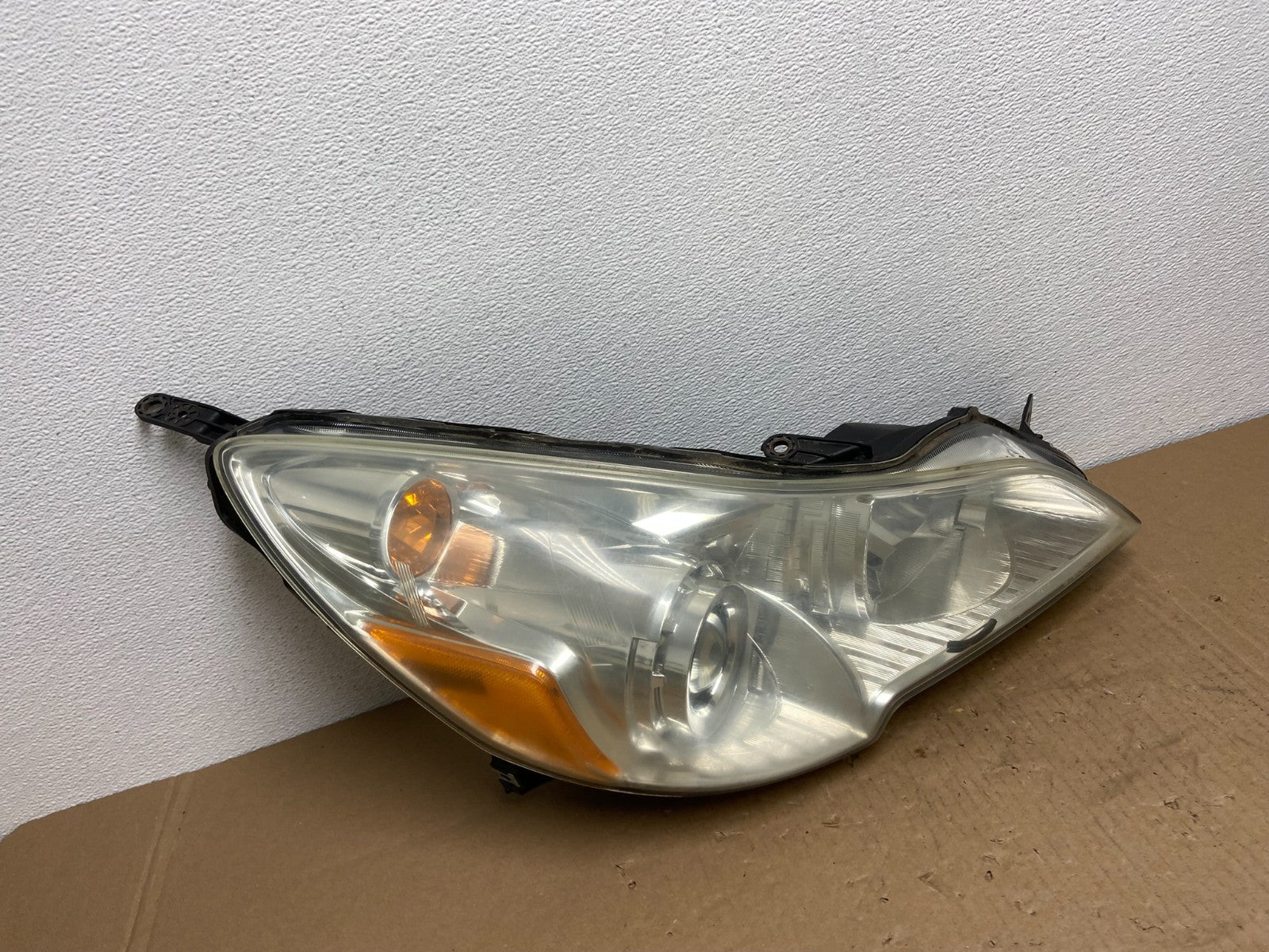 2010-2012 Subaru Legacy Outback Right Passenger Headlight Oem AB6535 DW2
