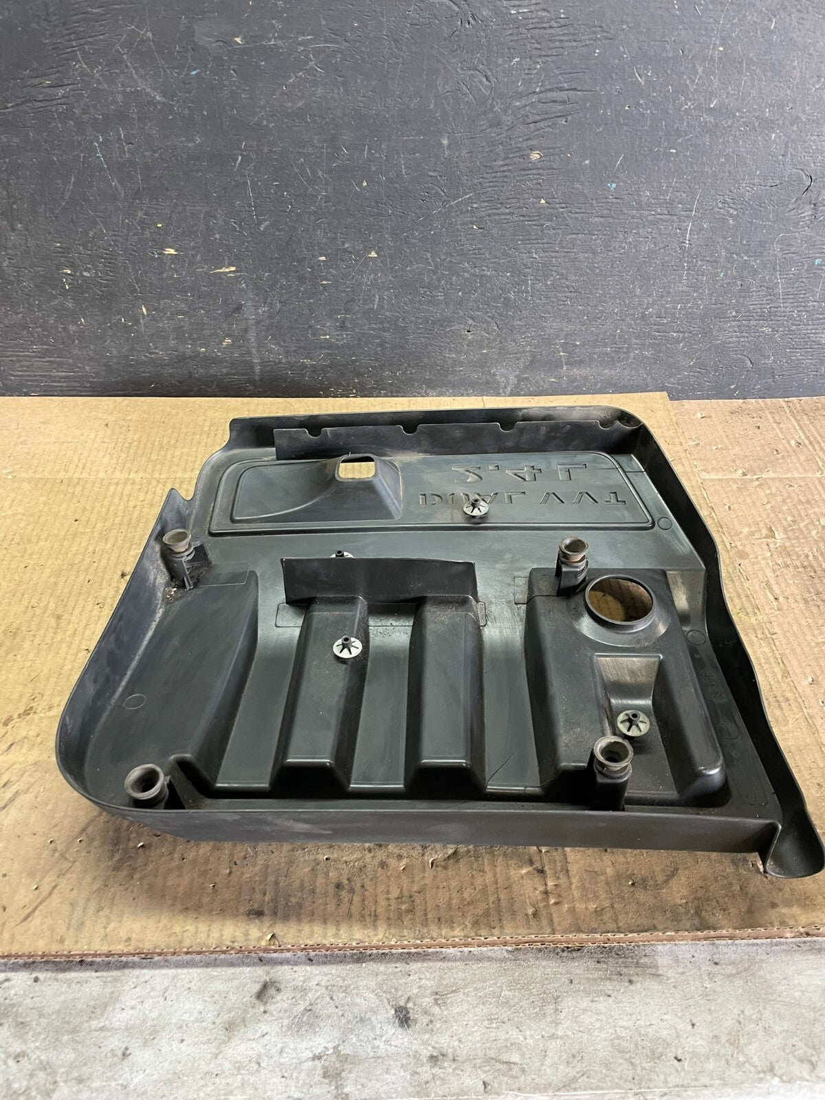 2012 to 2014 Chrysler 200 Engine Cover Top Lid Cover J4146 DG5