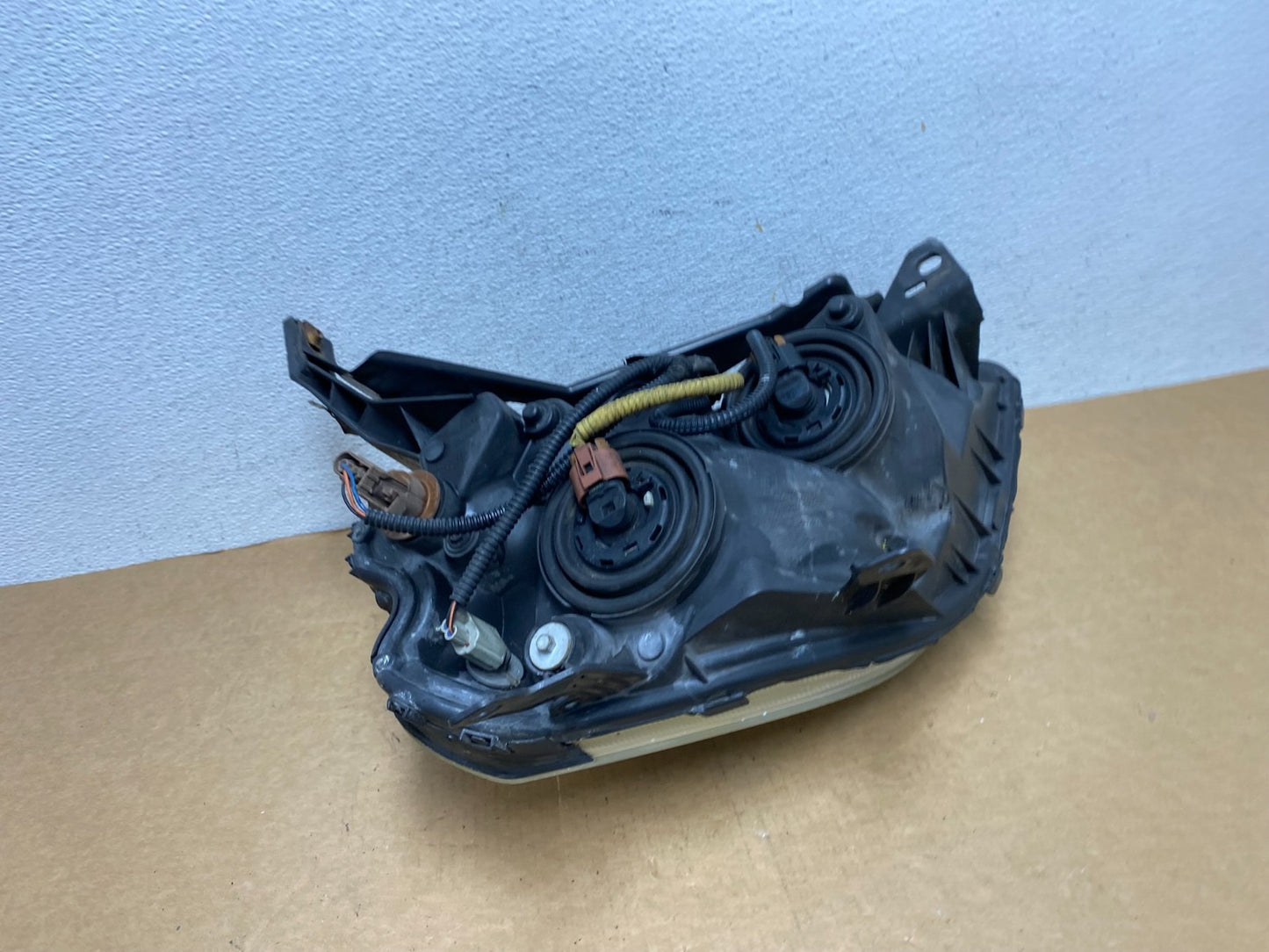 2005 to 2007 Ford Five Hundred Halogen Right Passenger Side Headlight AD4481 DW6