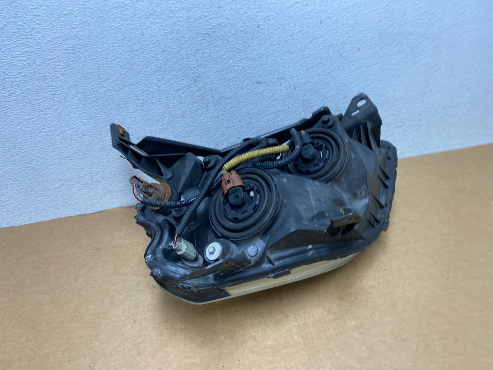 2005 to 2007 Ford Five Hundred Halogen Right Passenger Side Headlight AD4481 DW6