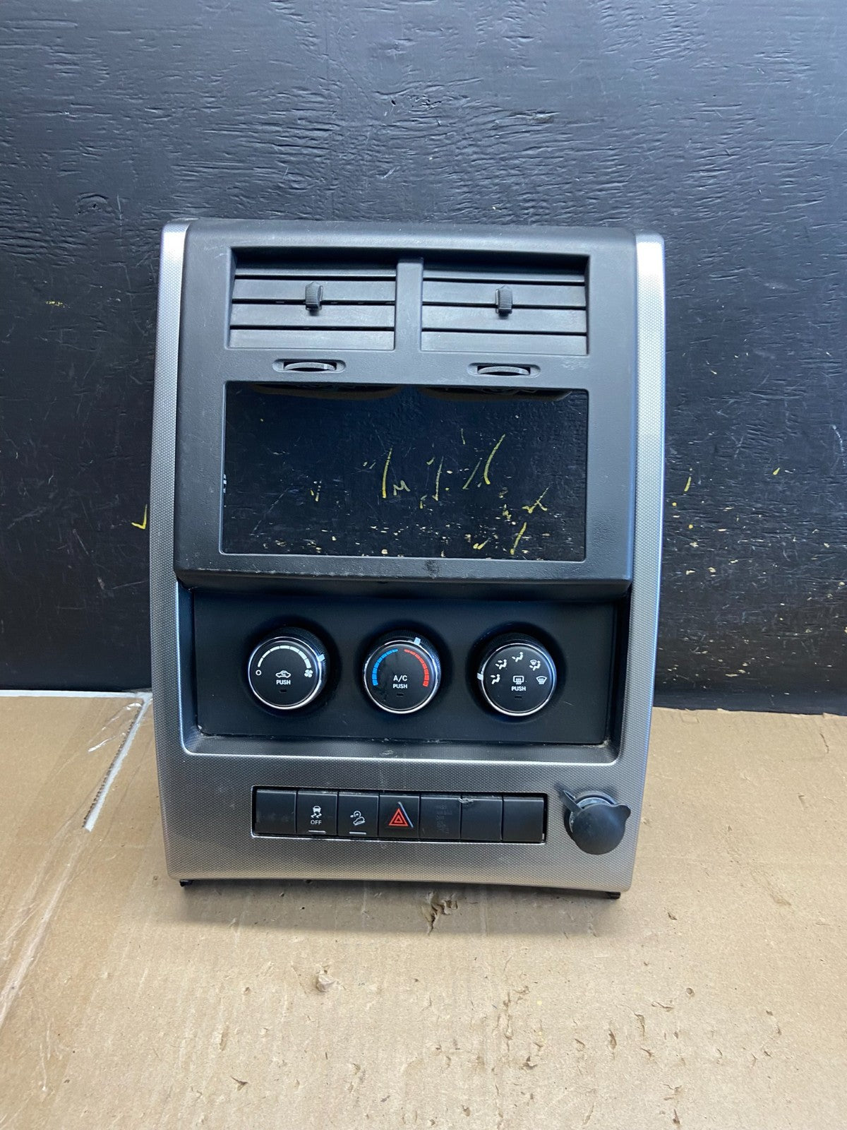 2008 to 2012 Jeep Liberty Dash Climate Temperature Control Radio Bezel AB2055 DG0