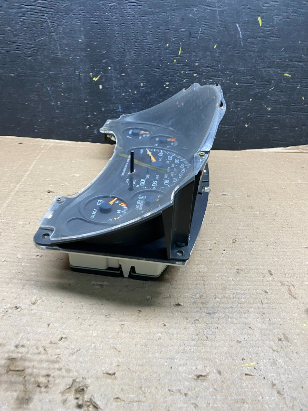 2001 to 2002 Chevrolet Express Speedometer Cluster Gauge OEM R2834 DG3