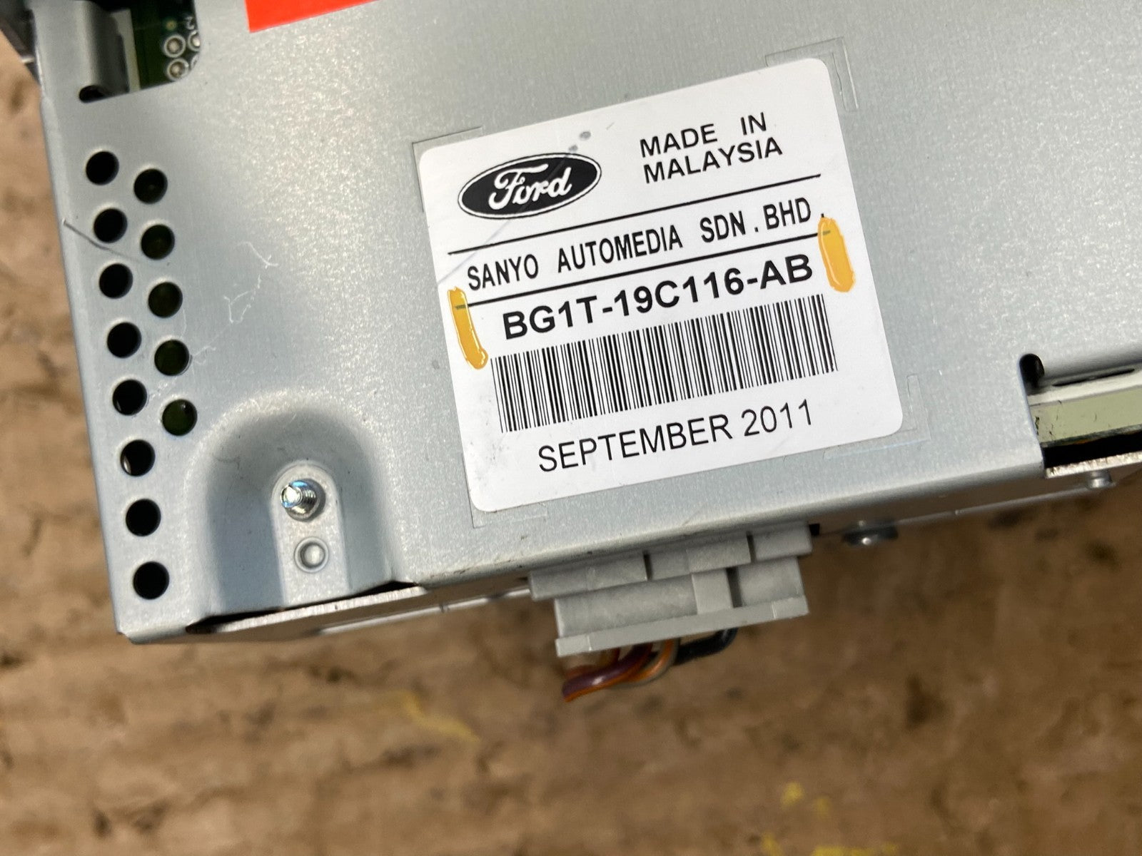 2011 to 2012 Ford Taurus Radio Information Display Screen Monitor ad2009 DG6