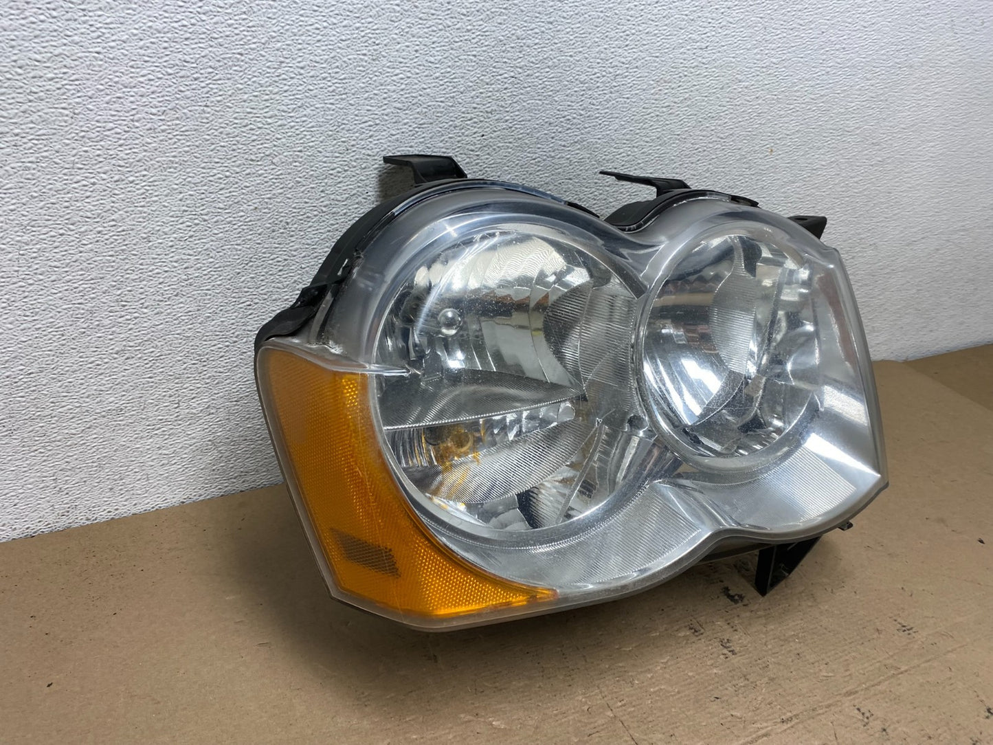 2008-2010 Jeep Grand Cherokee Right RH Side Halogen Headlight AF4637 DW2