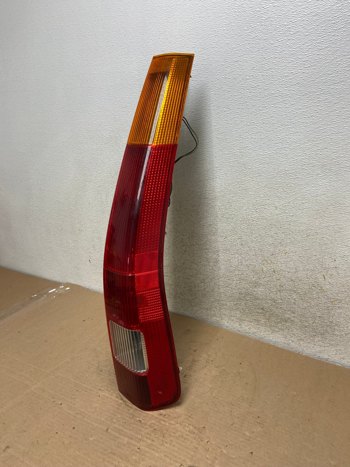 2002 - 2004 Honda Crv Cr-v Right Passenger Rh Side Tail Light AH9511 LK1