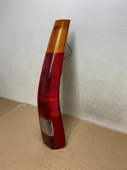 2002 - 2004 Honda Crv Cr-v Right Passenger Rh Side Tail Light AH9511 LK1