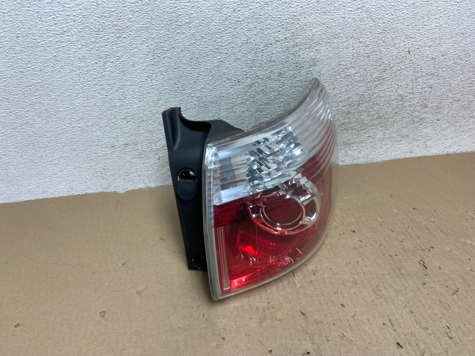 2007 to 2012 GMC Acadia Halogen Tail Light Right Passenger RH Side AG6960 LK2