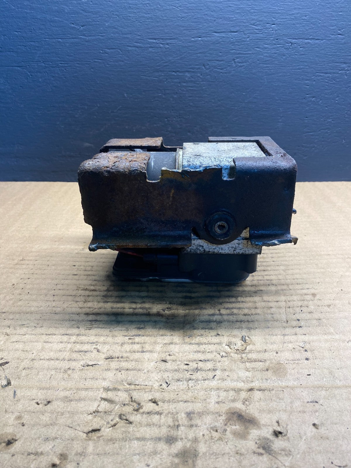 2003 to 2006 Chevrolet Tahoe ABS Pump Anti Lock Module AB7146 DG3