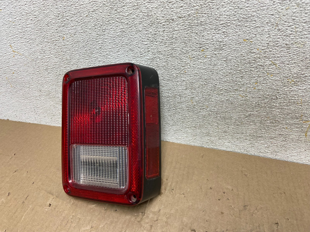 2007 - 2018 Jeep Wrangler Right Passenfer RH Side Tail Light AH6022 DG2