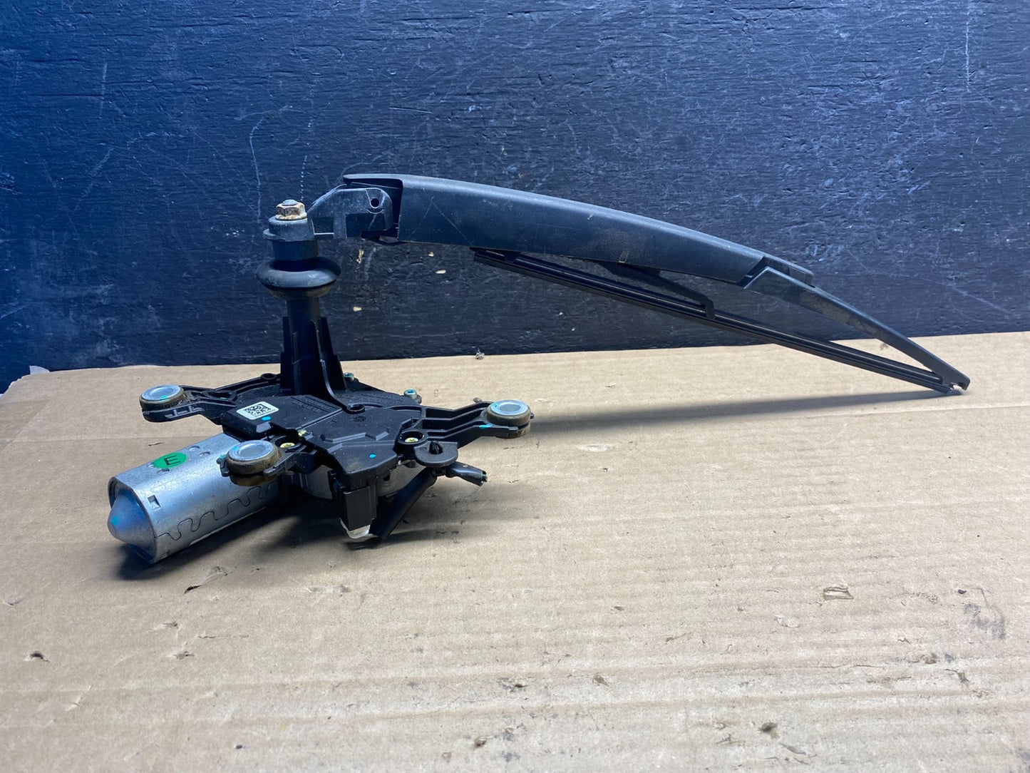 2017 to 2021 Nissan Rogue Rear Windshield Wiper Motor AE8221 DG1