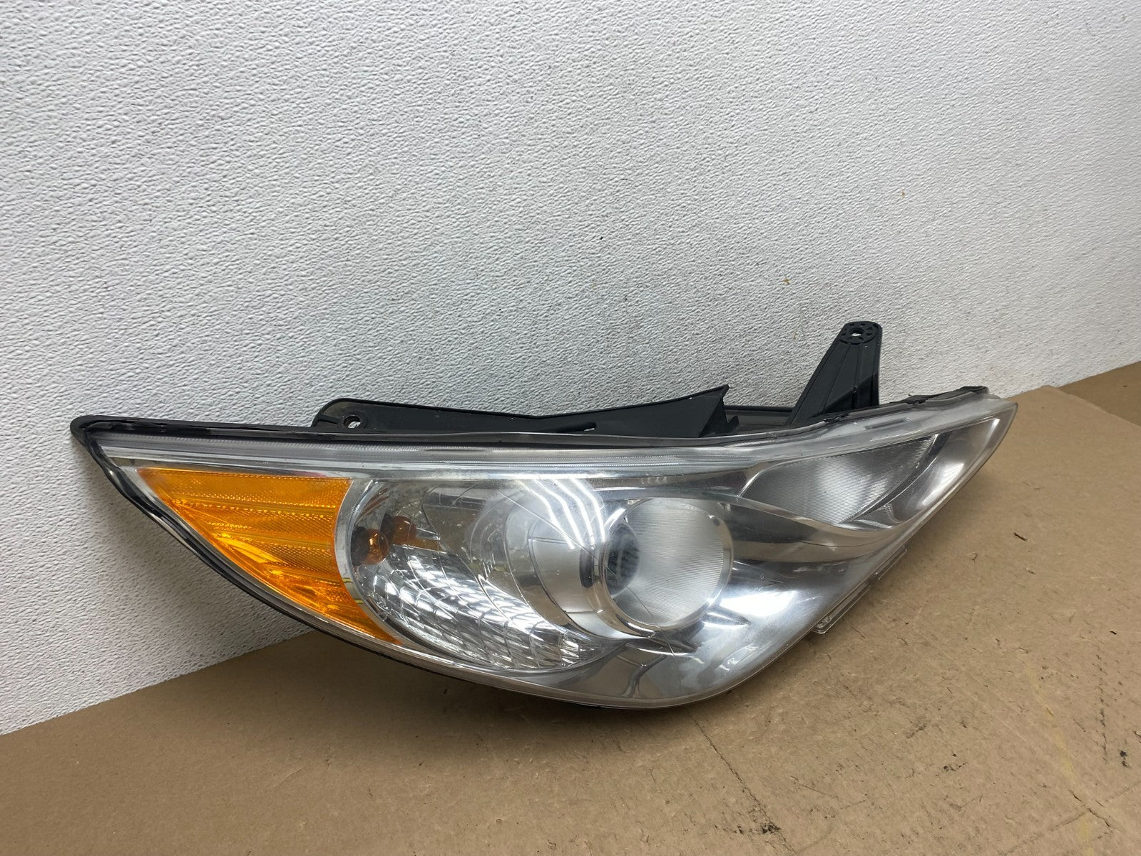 2011 - 2014 Hyundai Sonata Right Passenger Rh Side Headlight Halogen AE6899 DW2