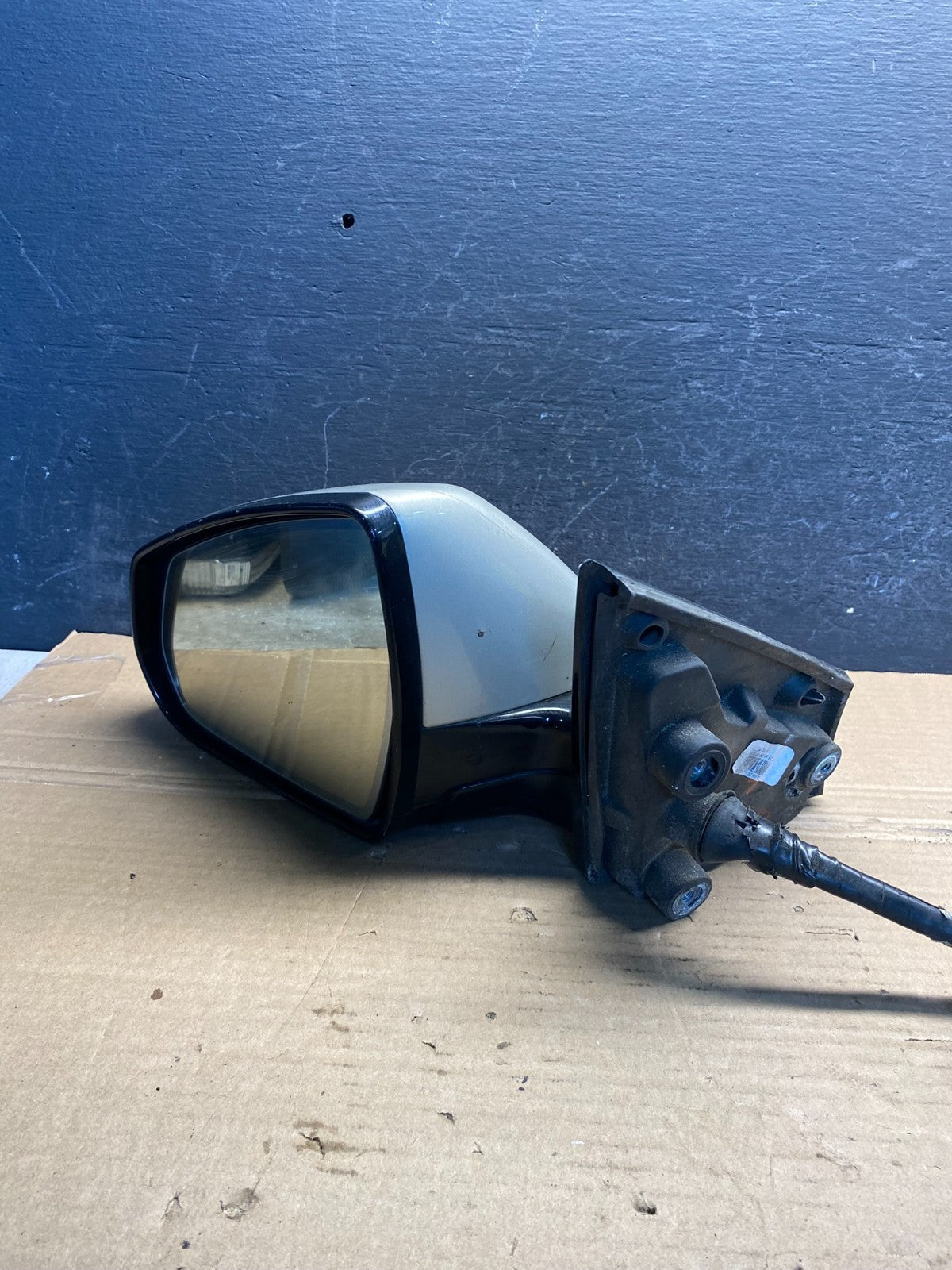 2010 to 2015 Cadillac SRX Left Driver Lh Side View Door Mirror AE8124 DG11