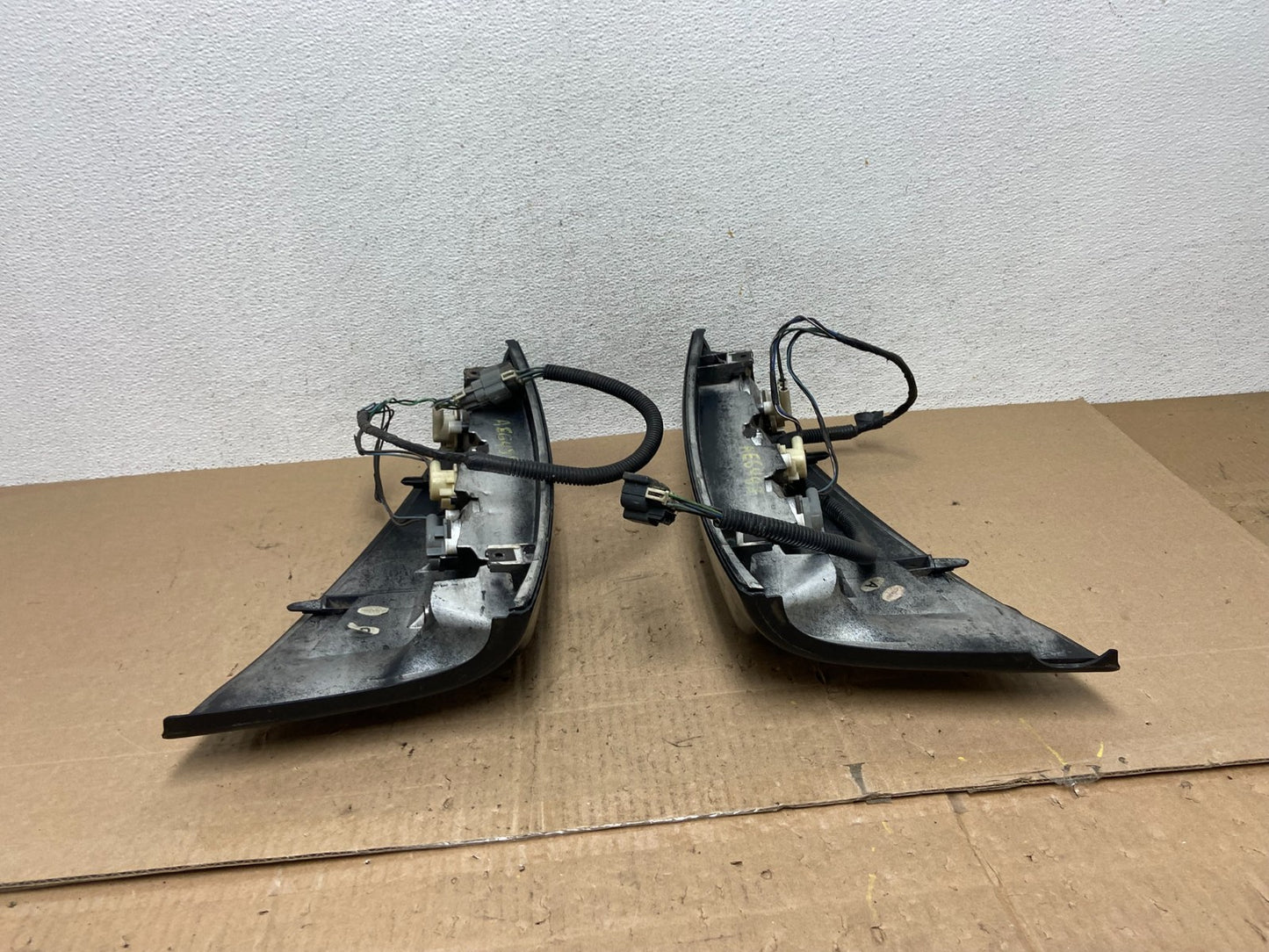 2002 to 2006 Chevrolet Avalanche Left+Right Set Tail Lights ae6488 DG8
