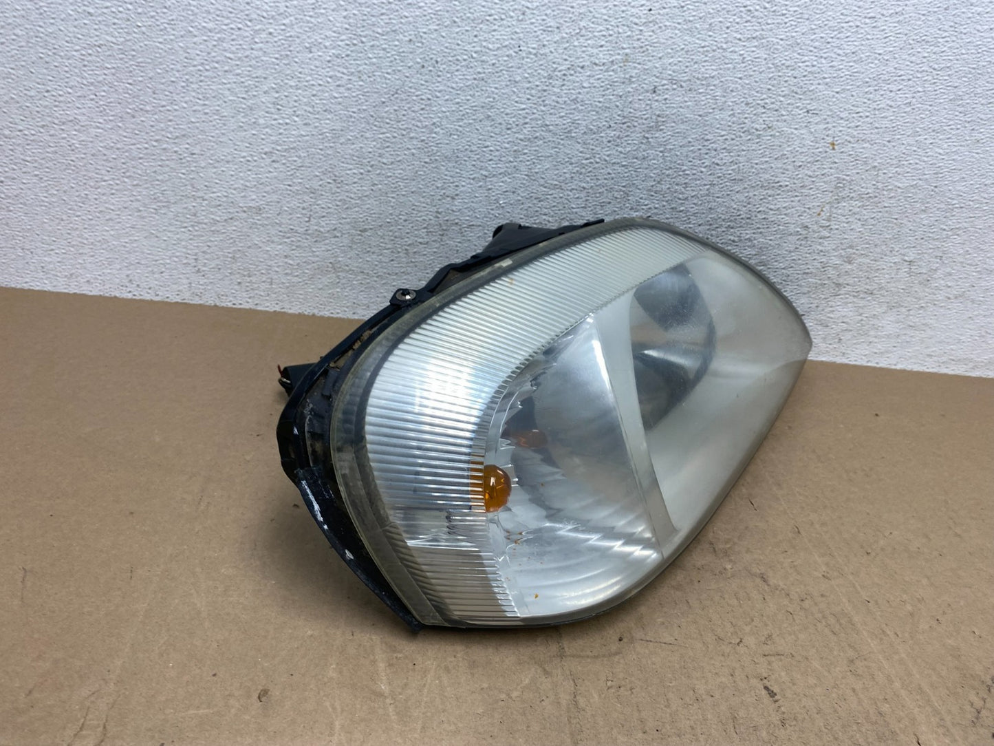 2000 to 2005 Mercury Sable Right Passenger Side Halogen Headlight AE6748 DW2