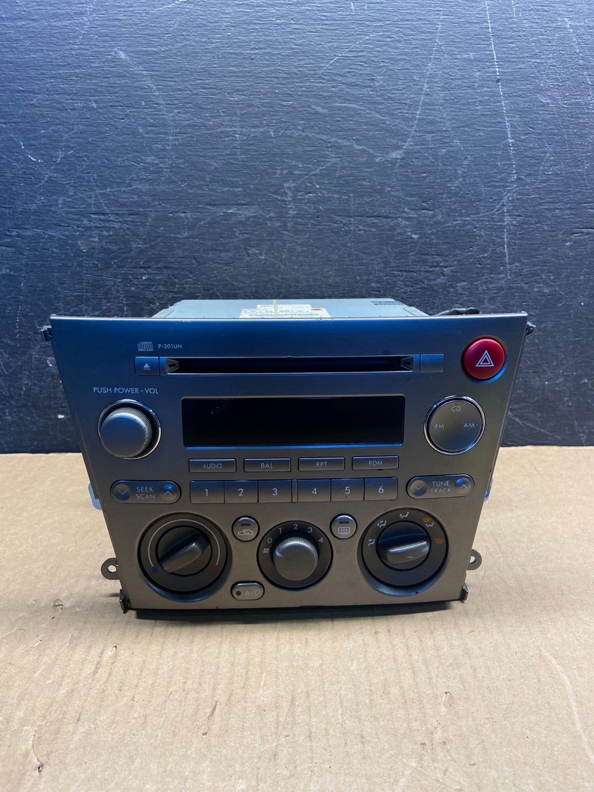 2005 to 2009 Subaru Legacy AM FM CD Radio Climate Control Player AF9393 DG0