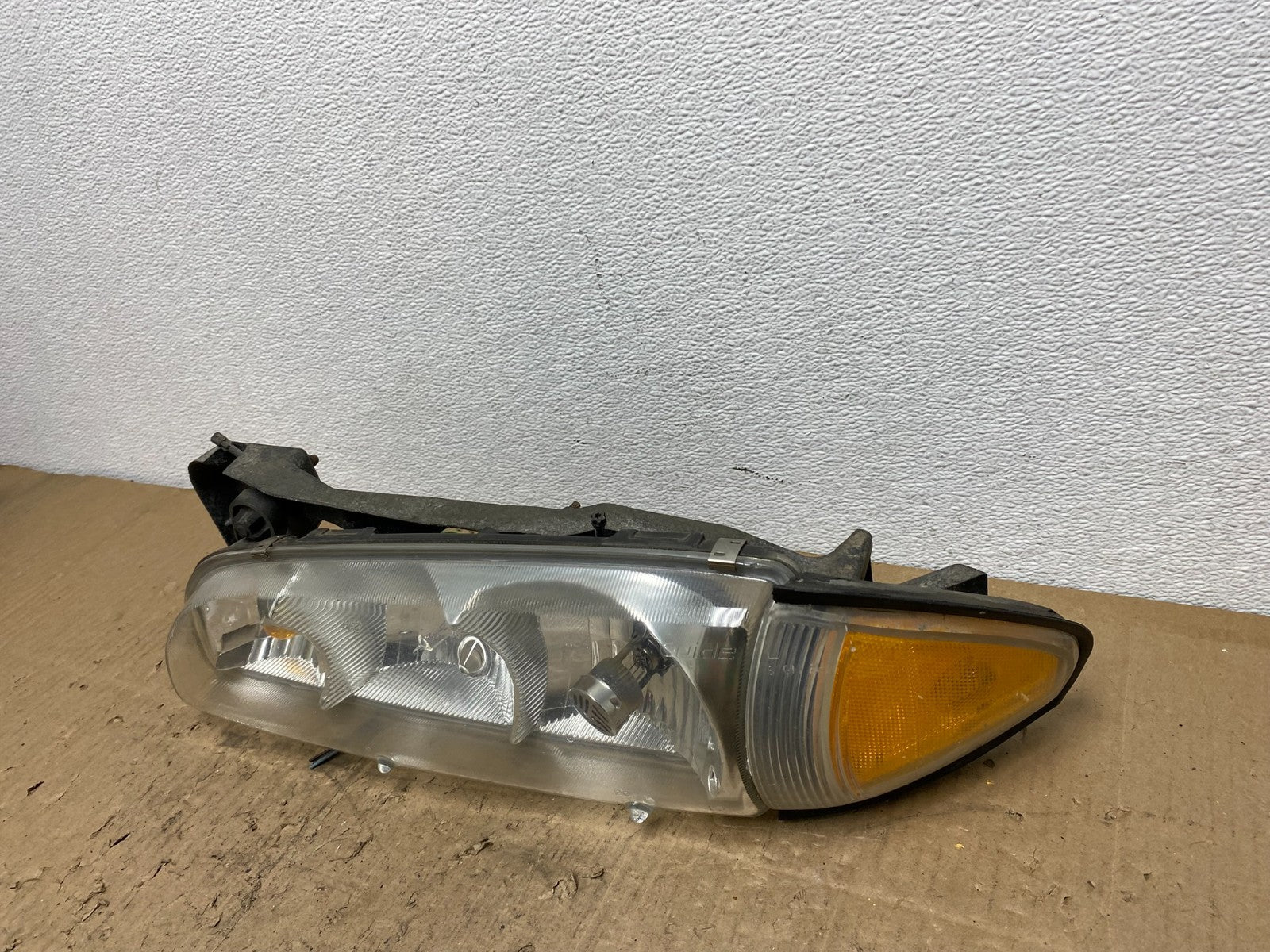 1996 to 1999 Pontiac Bonneville Left Driver LH Side Headlight AC0207 DW2