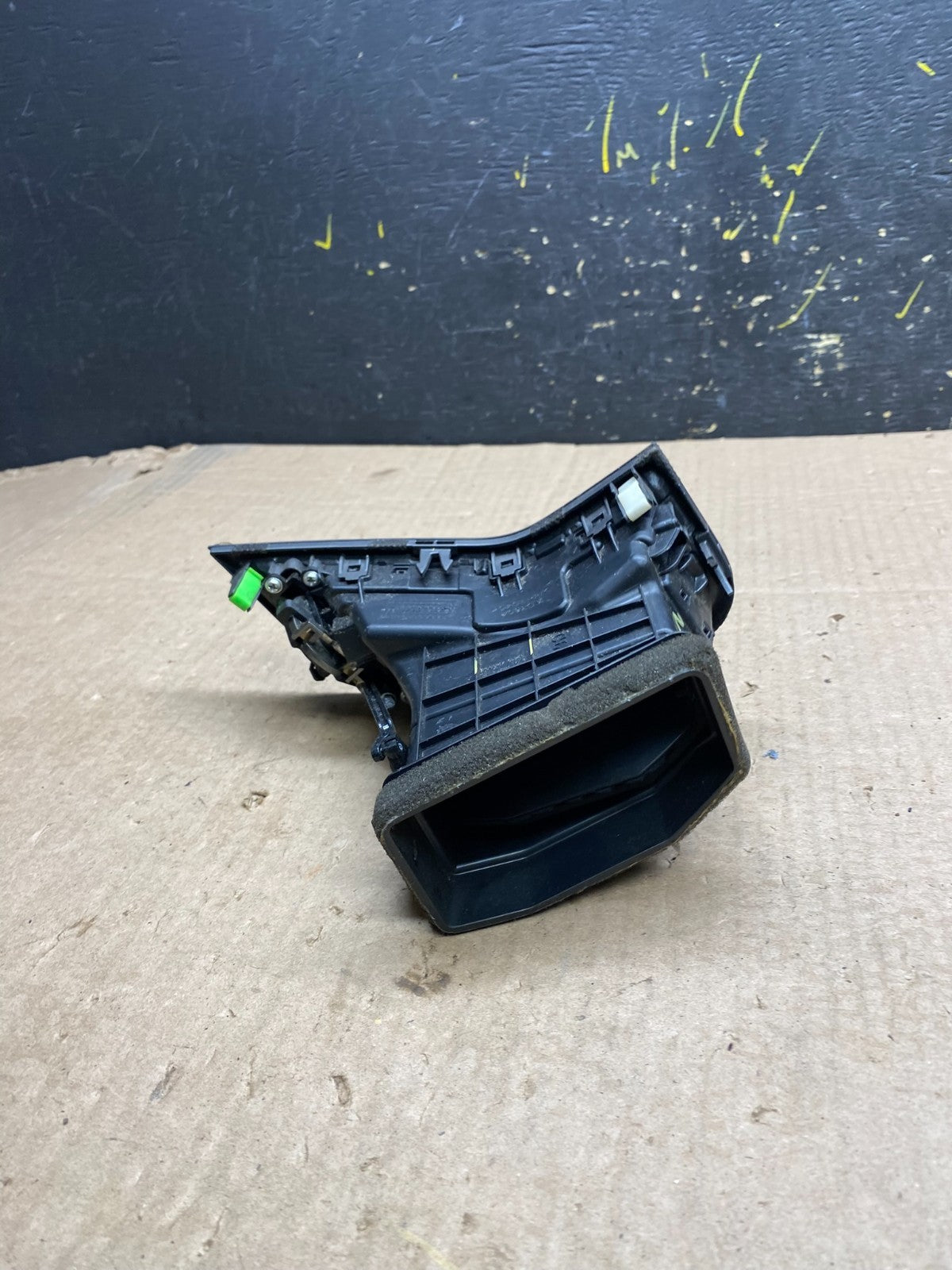 2013 to 2016 Hyundai Santa Fe Dashboard Center Left AC Air Heater Vent Z0183 DG3