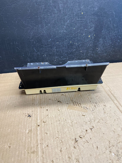 1988 to 1994 Chevrolet Gmc Yukon Tahoe Instrument Cluster AE18874