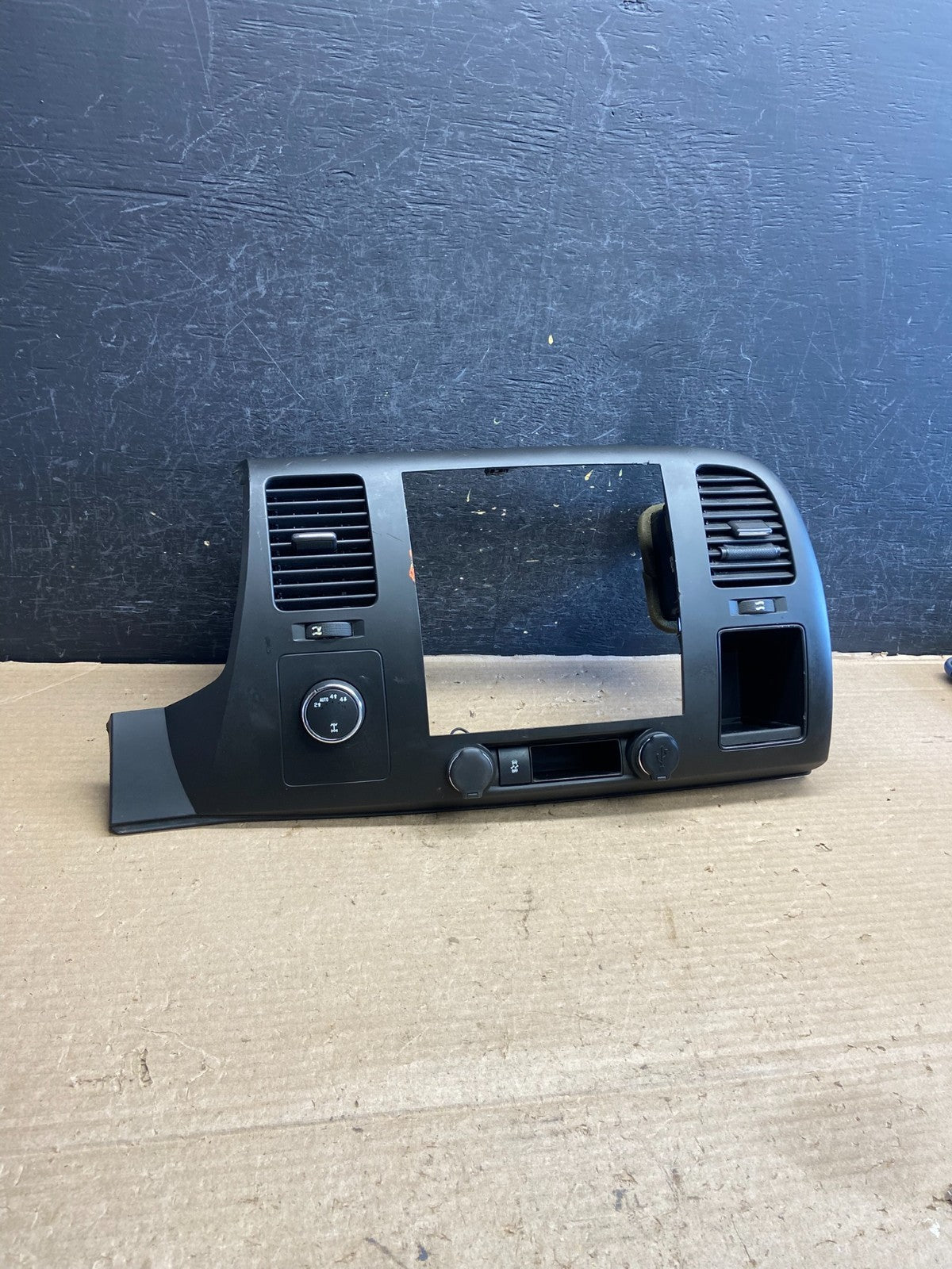 2007 to 2014 Silverado Sierra Center Dasboard Air Vent AH3975 DG0