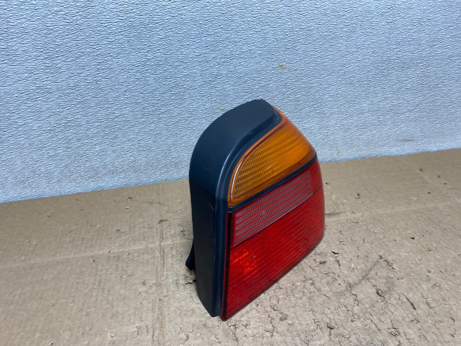 1997-2003 Volkswagen Golf MK3 Right Passenger RH Side Tail Light Oem Z1226 DW2