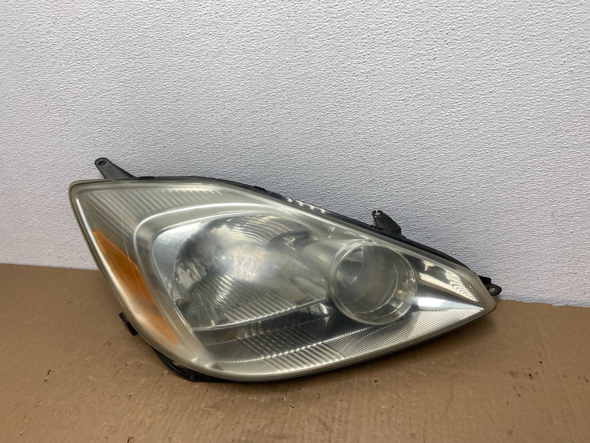 2004-2005 Toyota Sienna Right Passenger Halogen Headlight AB6538 DW1