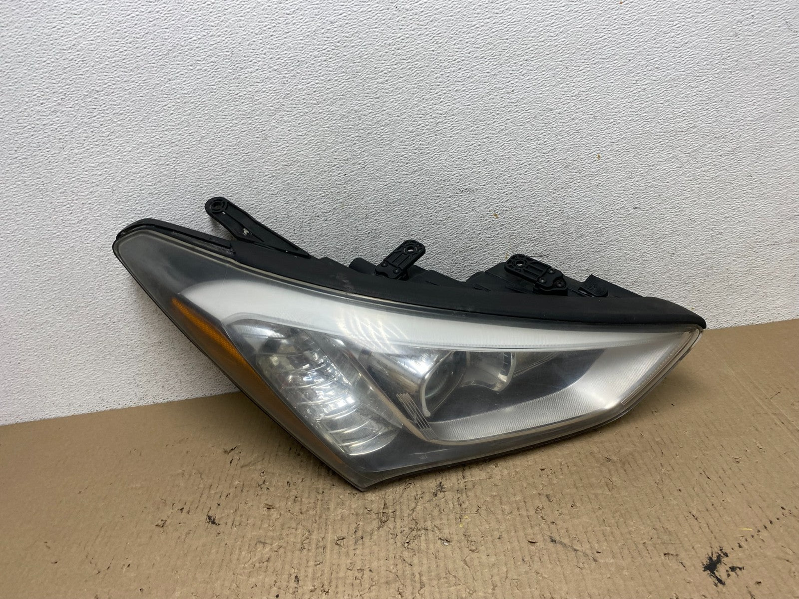 2013 to 2016 Hyundai Santa Fe Right Passenger RH Side Headlight AF7104 DW0