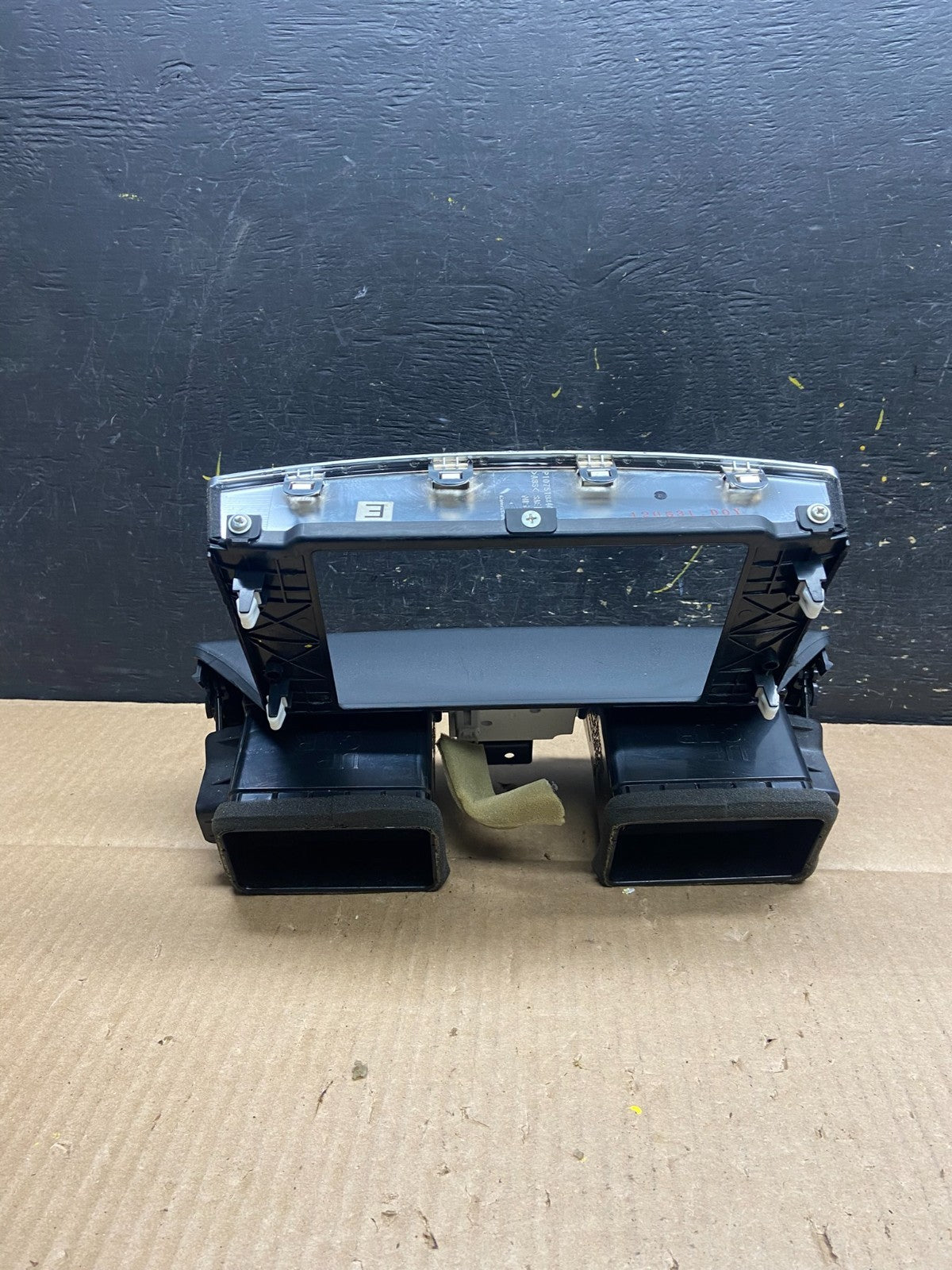 2011 2012 2013 Infiniti M37 Center Dash Radio Bezel W/ Vents Clock u6013 DG4
