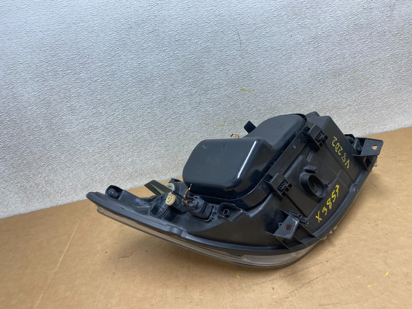 2007 to 2013 Mercedes Sprinter Headlight Left Driver Side Halogen Oem X3857 DW9