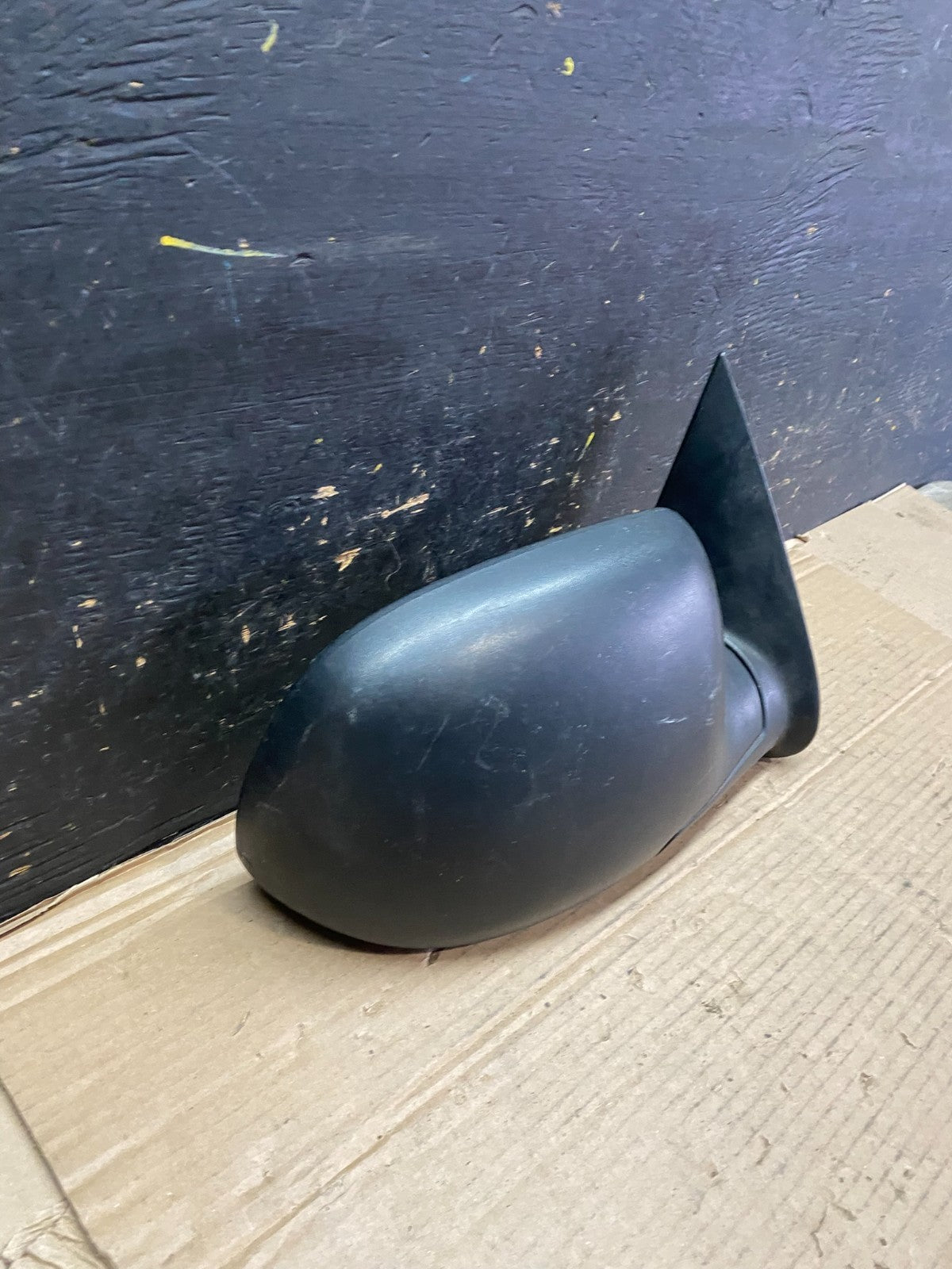 1999 to 2006 Chevrolet Tahoe Suburban Right Passenger Door Mirror OEM V2704 DG2