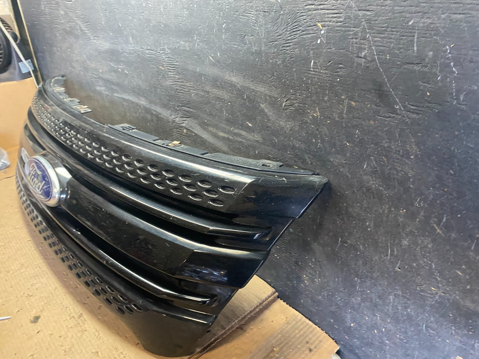 2011 to 2015 Ford Explorer Upper Front Grill Grille Oem S3363 DG1