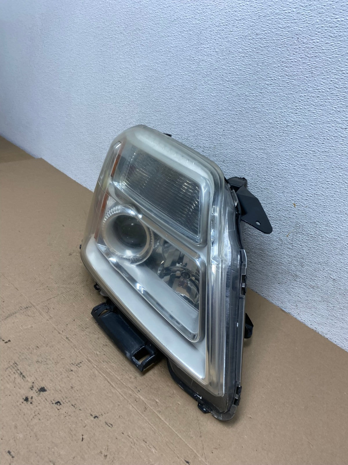 2010 to 2015 GMC Terrain Halogen Passenger Right Rh Side Headlight AF4572 LK1