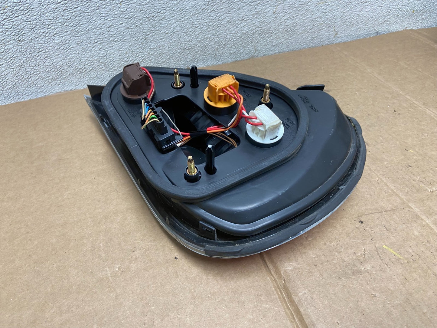 2008 to 2009 Jaguar XJ8 Left Driver LH Side Tail Light OEM AA1177 DW5