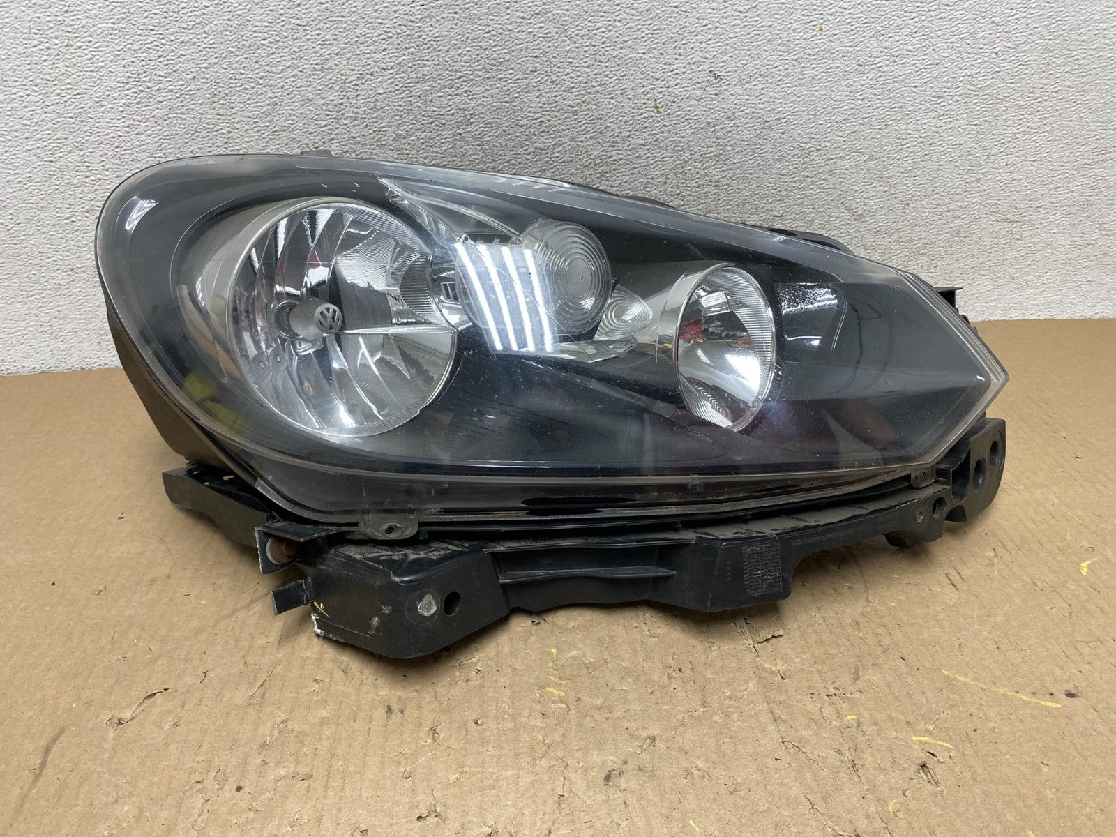 2010-2014 Volkswagen Golf MK6 GTI Right Passenger RH Halogen Headlight AG8065 DW0