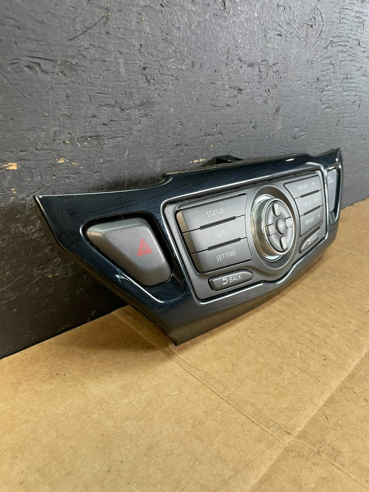 2013 to 2018 Nissan Pathfinder Radio Audio Climate Control AC5222 DG1