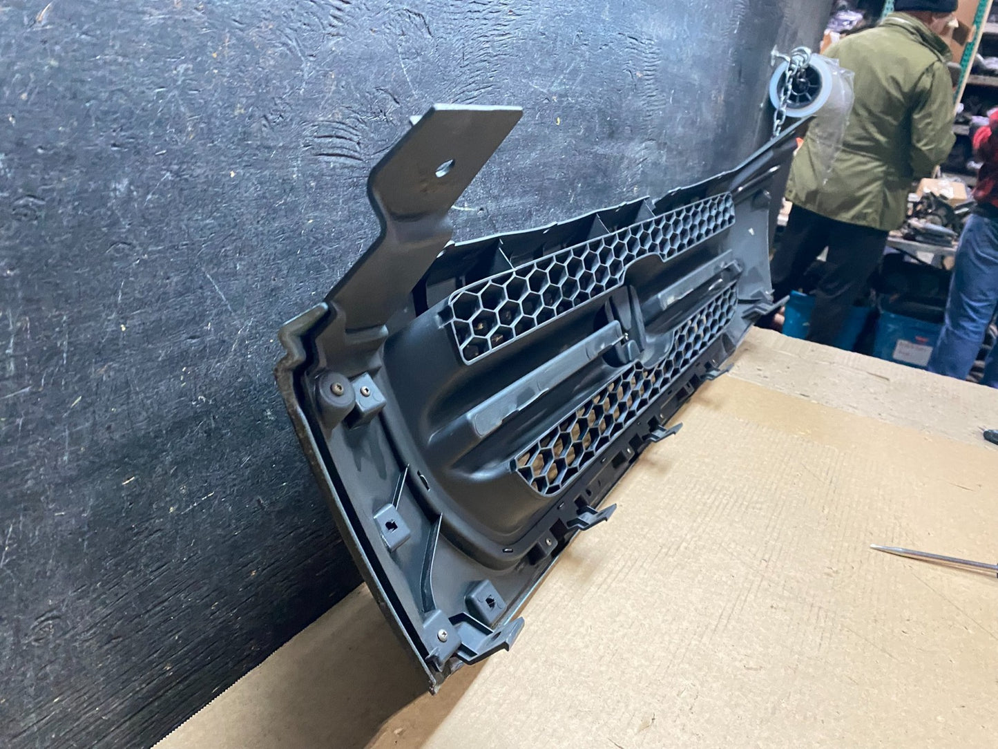 2003 2004 2005 Honda Pilot Front Upper Grill Grille Oem V6972 DG11