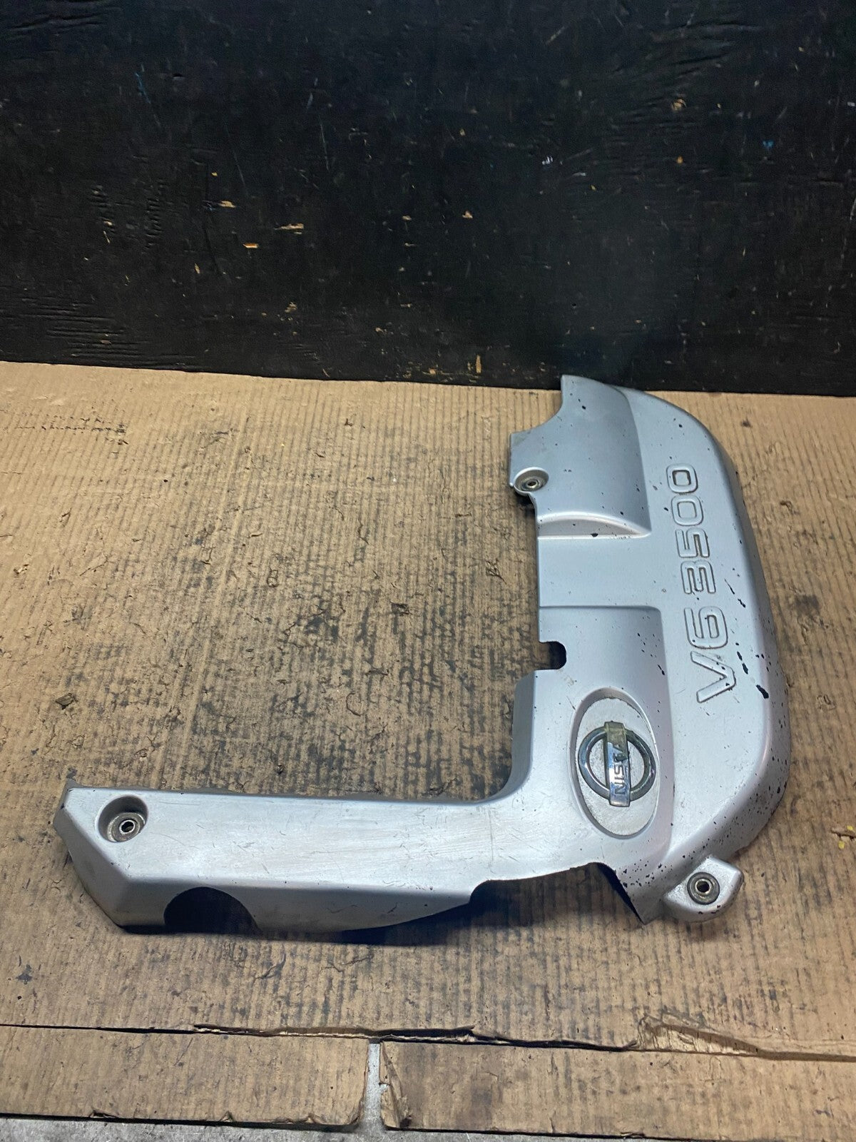 2001 to 2004 Nissan Pathfinder Engine Cover Ornament N2005 DG2