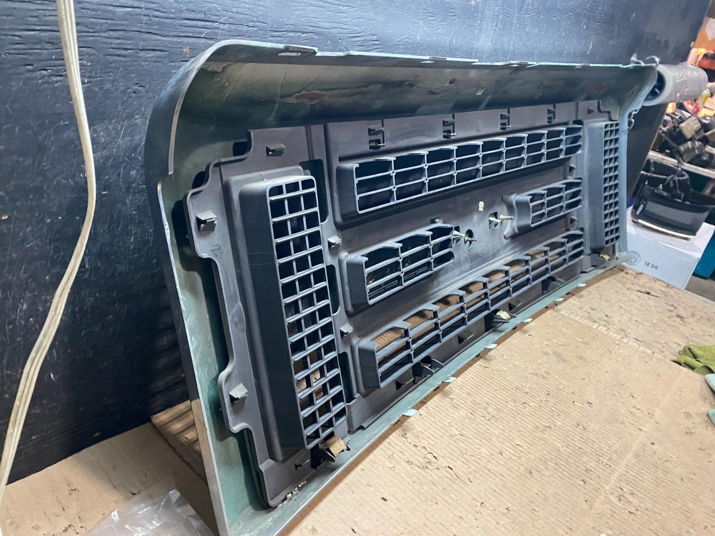 2008 to 2014 Ford Econoline E150 E250 Front Upper Chrome Grill Grille w6105  DG9