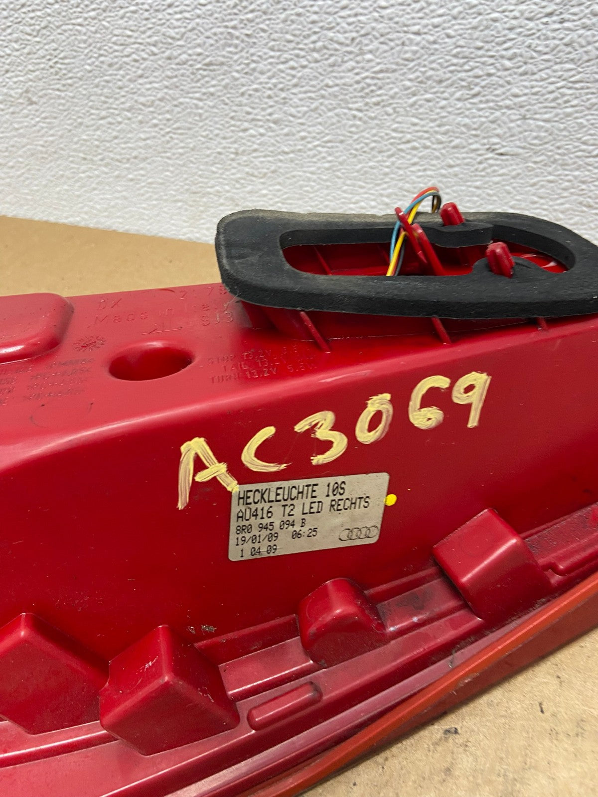 2009 to 2012 Audi Q5 Right Passenger RH Side Tail light Oem AC3069 LK6