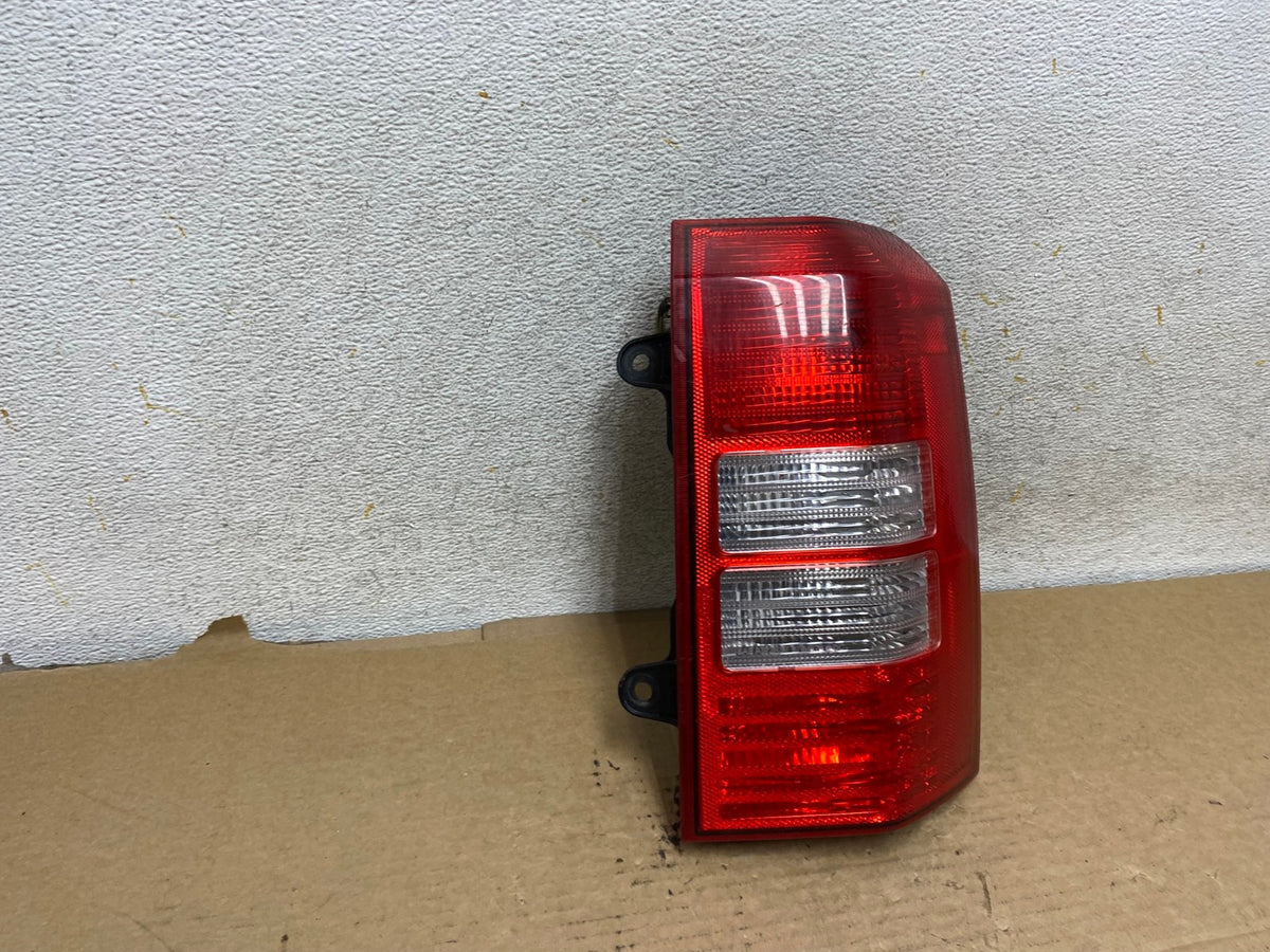 2008-2016 Jeep Patriot Right Passenger Rh Side Tail Light AH7987 LK1