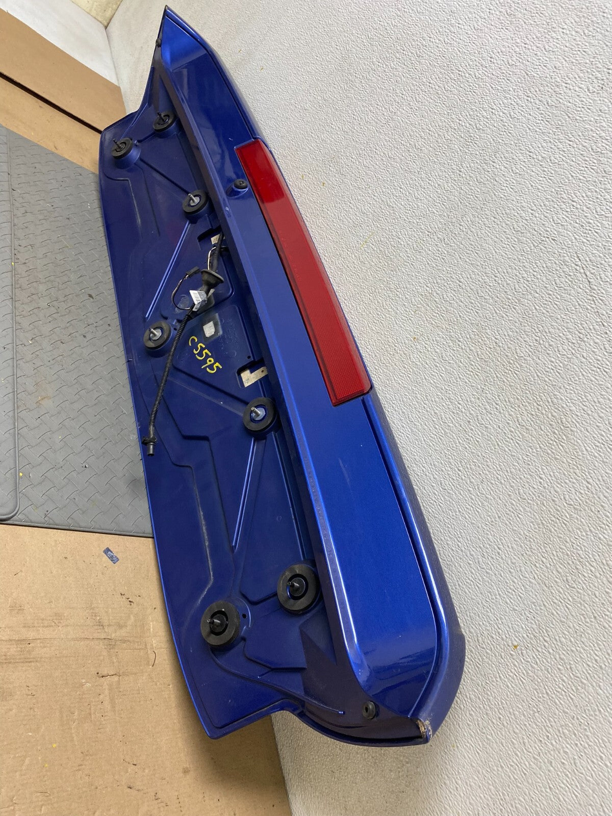 2004 to 2010 BMW X3 E83 Rear Trunk Lid Upper Tailgate Spoiler OEM C5595 DG17