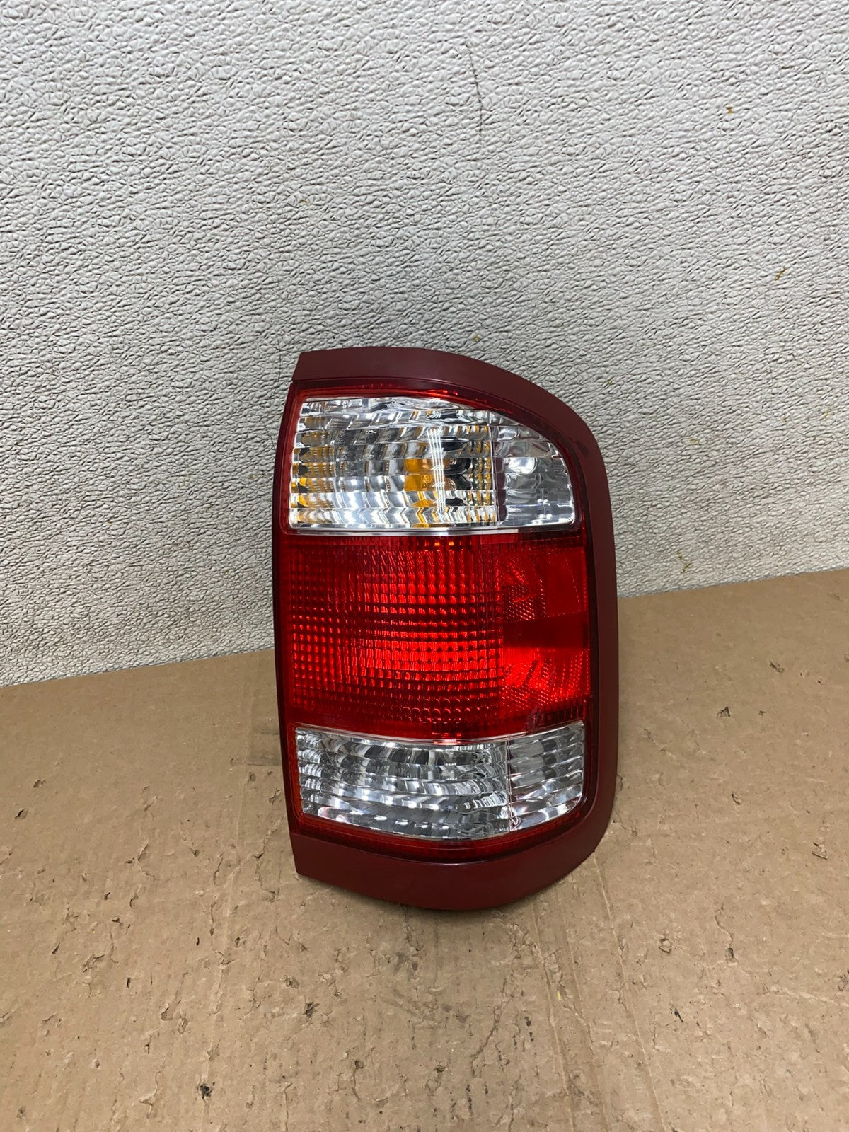 1999 to 2004 Nissan Pathfinder Right Passenger Rh Side Tail light Oem U0489 DW0