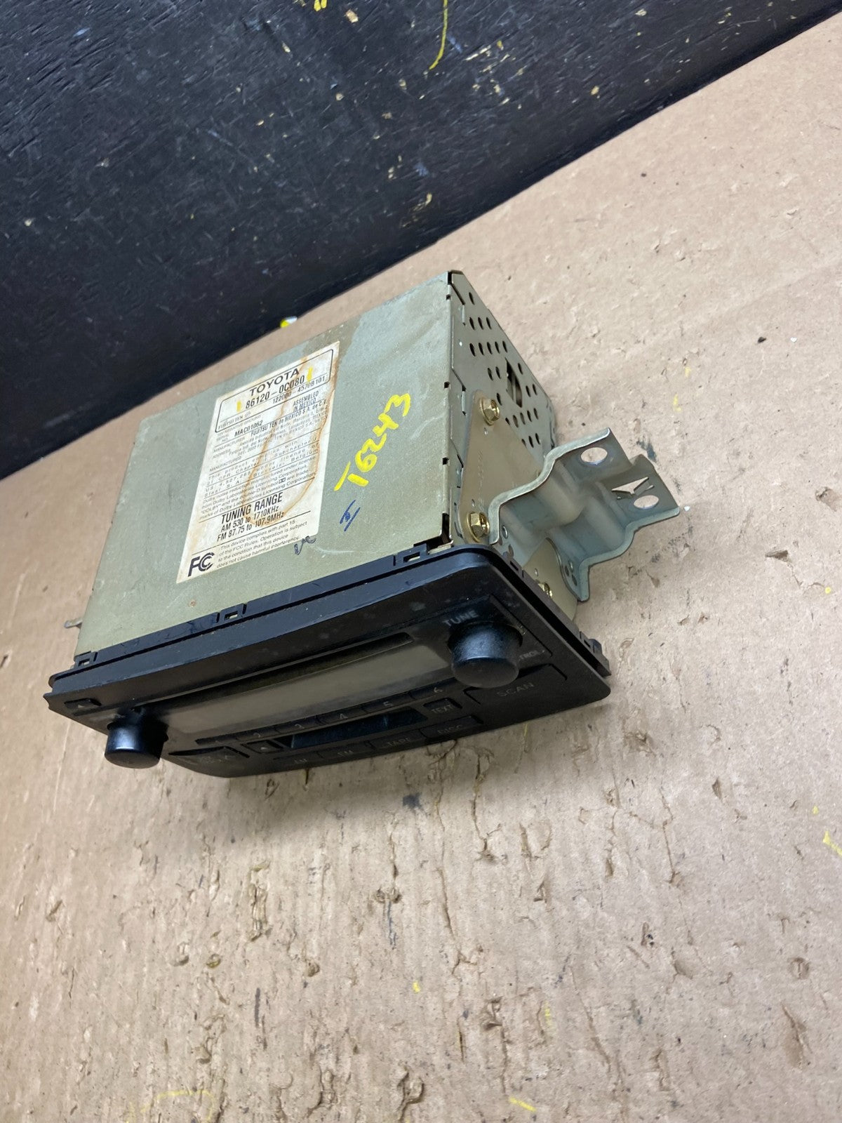 2003 to 2006 Toyota Tundra Sequoia AM/FM OEM Radio CD Player T6243 DG2