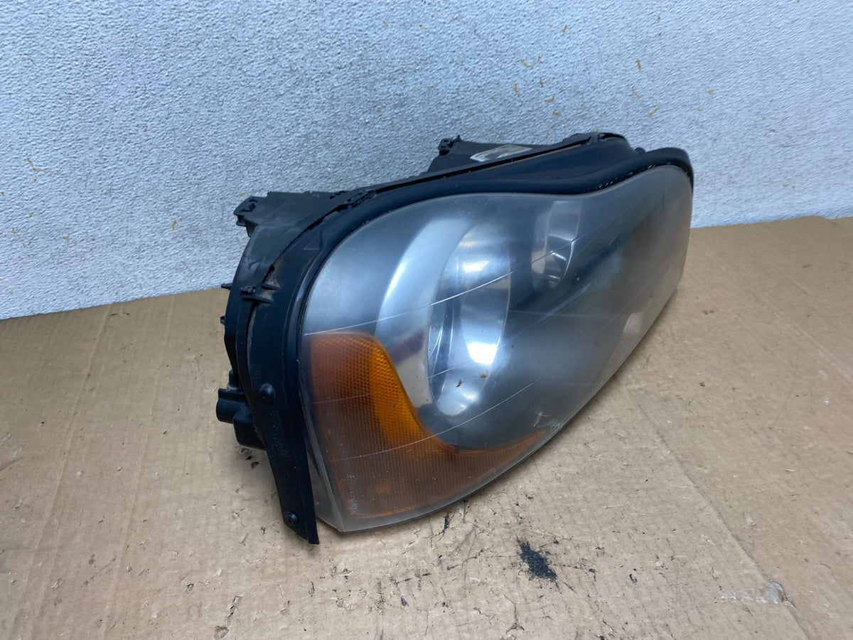 2003 to 2013 Volvo XC90 Right Passenger Rh Side Headlight Halogen AI9182 DW2