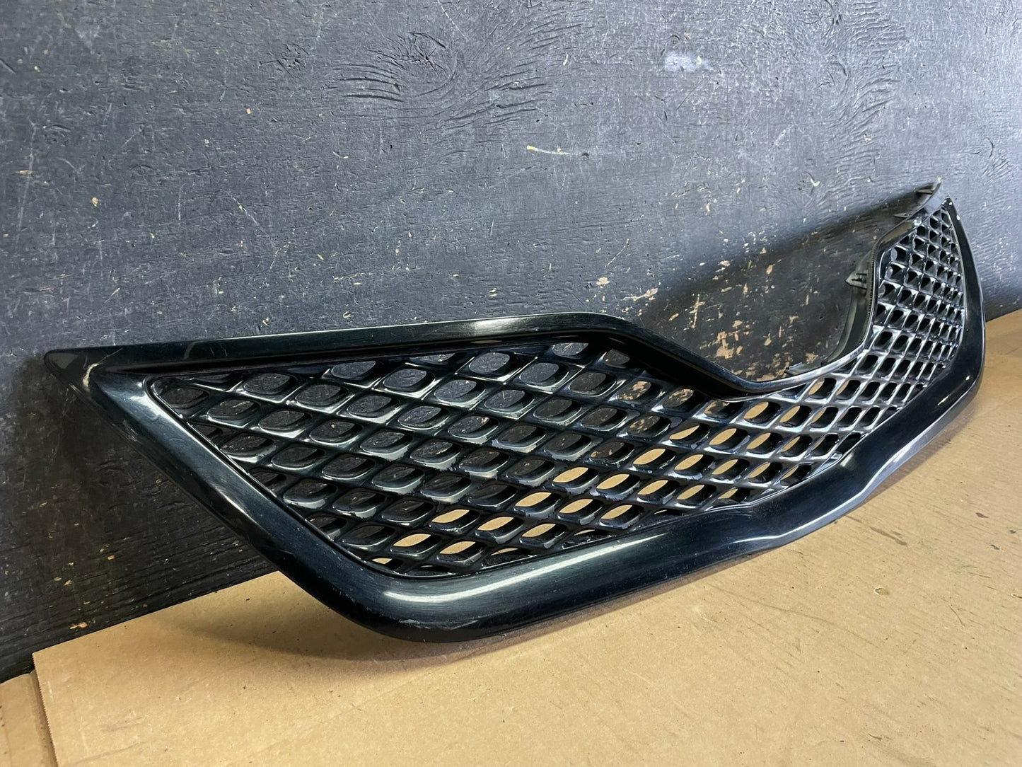 2010 to 2011 Toyota Camry Front Upper Grill Grille AA2264 DG2