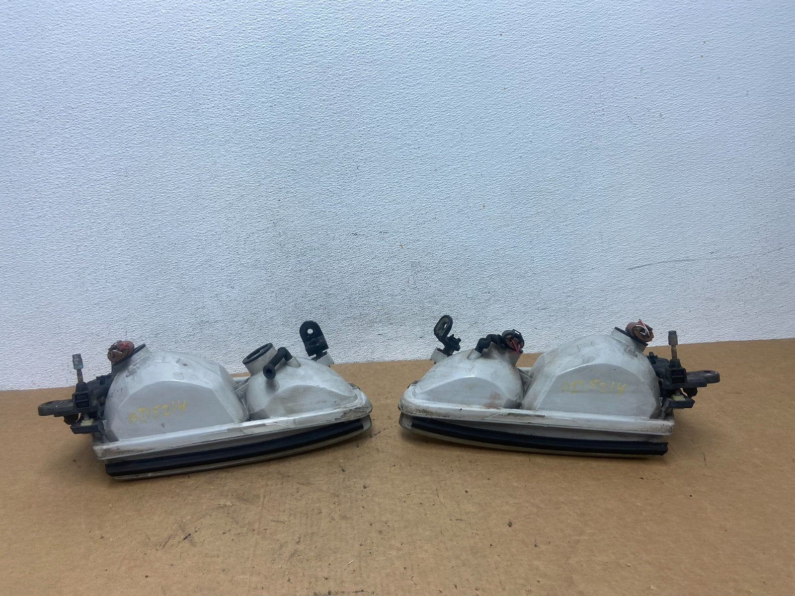 2000 to 2001 Toyota Camry Front Left+Right Side Headlights AD5214 DW8