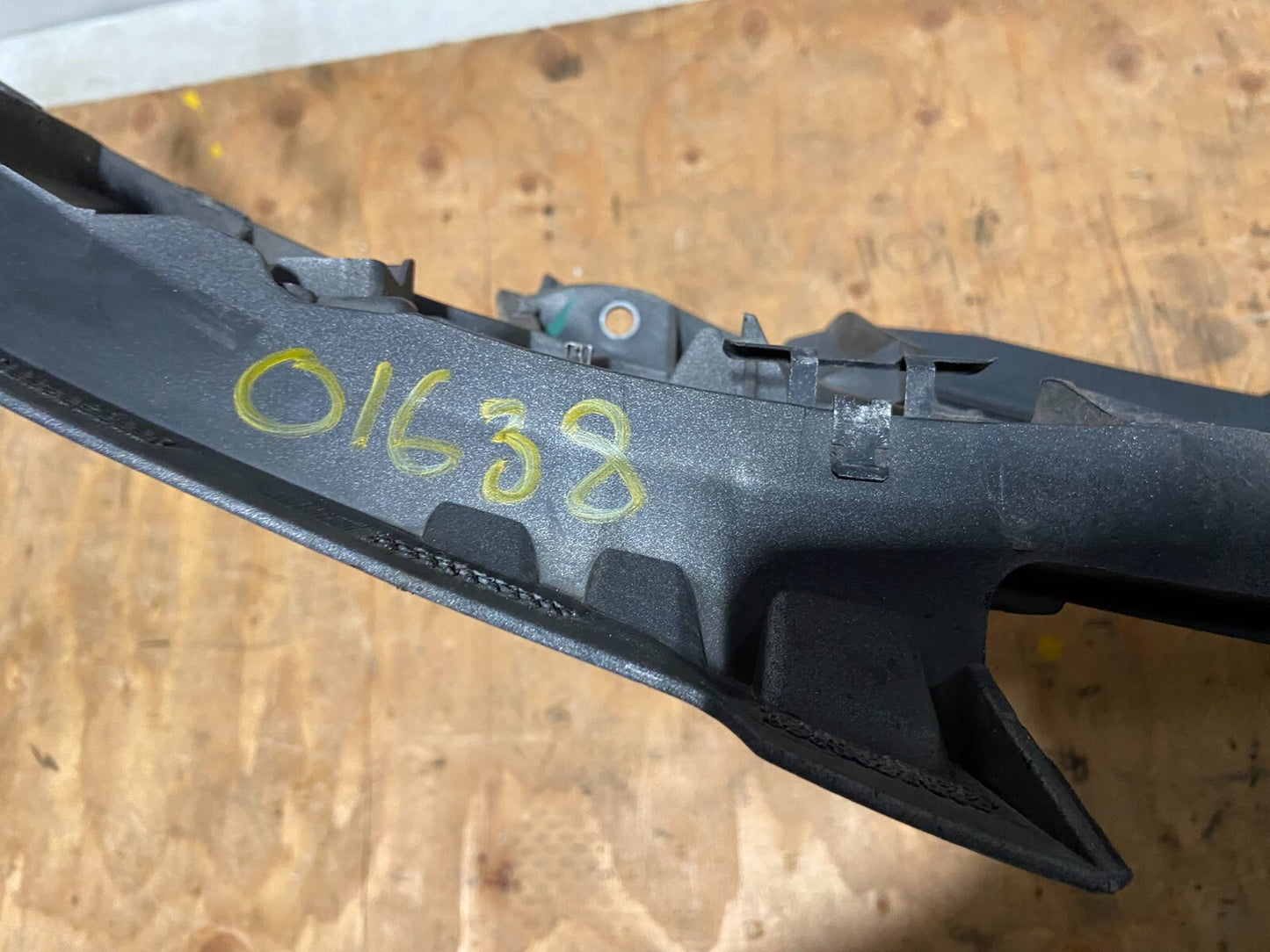 2009 2010 2011 Audi A6 Front Bumper Grille Bracket Retainer O16488